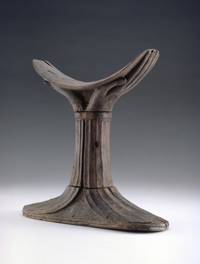 Holzkopfstütze, das Kopfstück in Form eines Paares von gewölbten Händen geschnitzt von First Intermediate Period Egyptian